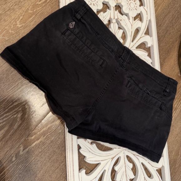 Volcom black shorts - Picture 2 of 3